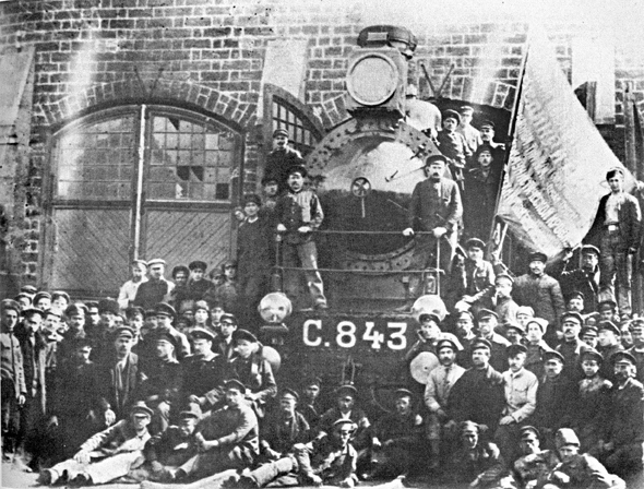 Image - Workers in a nationalized factory in Odesa (1920).